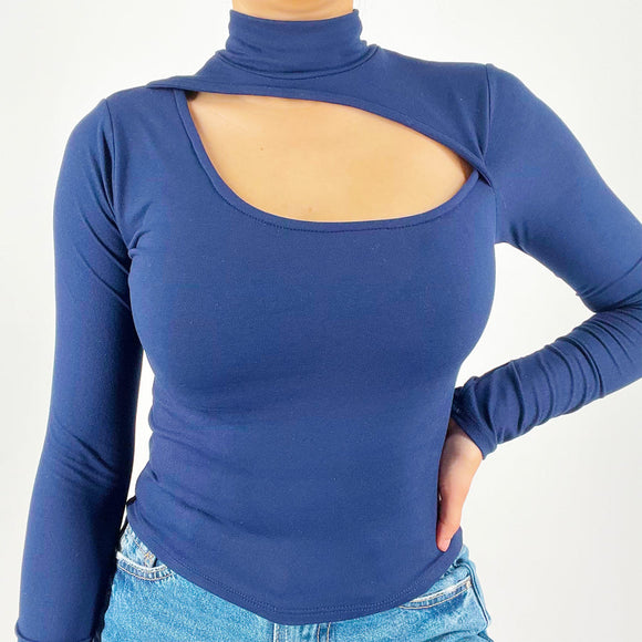 CUT OUT LONG SLEEVE CROP